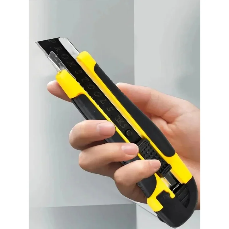 Utility Knife, Box Cutter, Retractable Self Loading With Heavy Duty Snap Off Quick Change TPR PP Handle Cutting Cardboard Boxes
