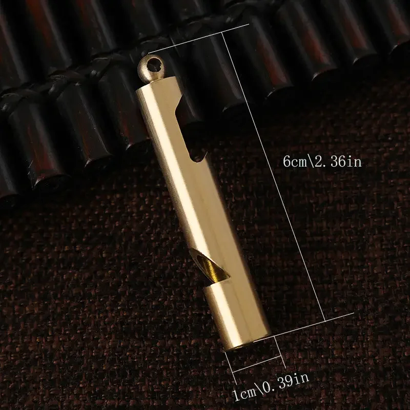 金属真鍮彫刻中国の動物ホイッスルペンダントネックレス、アウトドアスポーツsosホイッスル、サバイバルハイキングキーホルダー