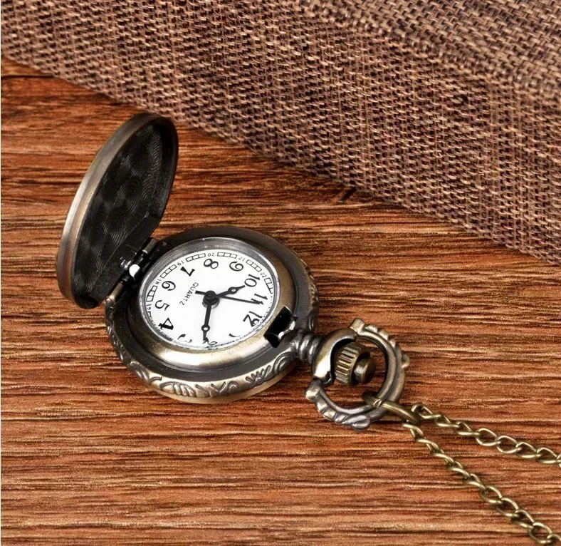 Reloj de bolsillo de cuarzo estilo martillo hoz soviético, collar, colgante de bronce, reloj CCCP, emblema de Rusia, regalos superiores del comunismo, novedad de 2024
