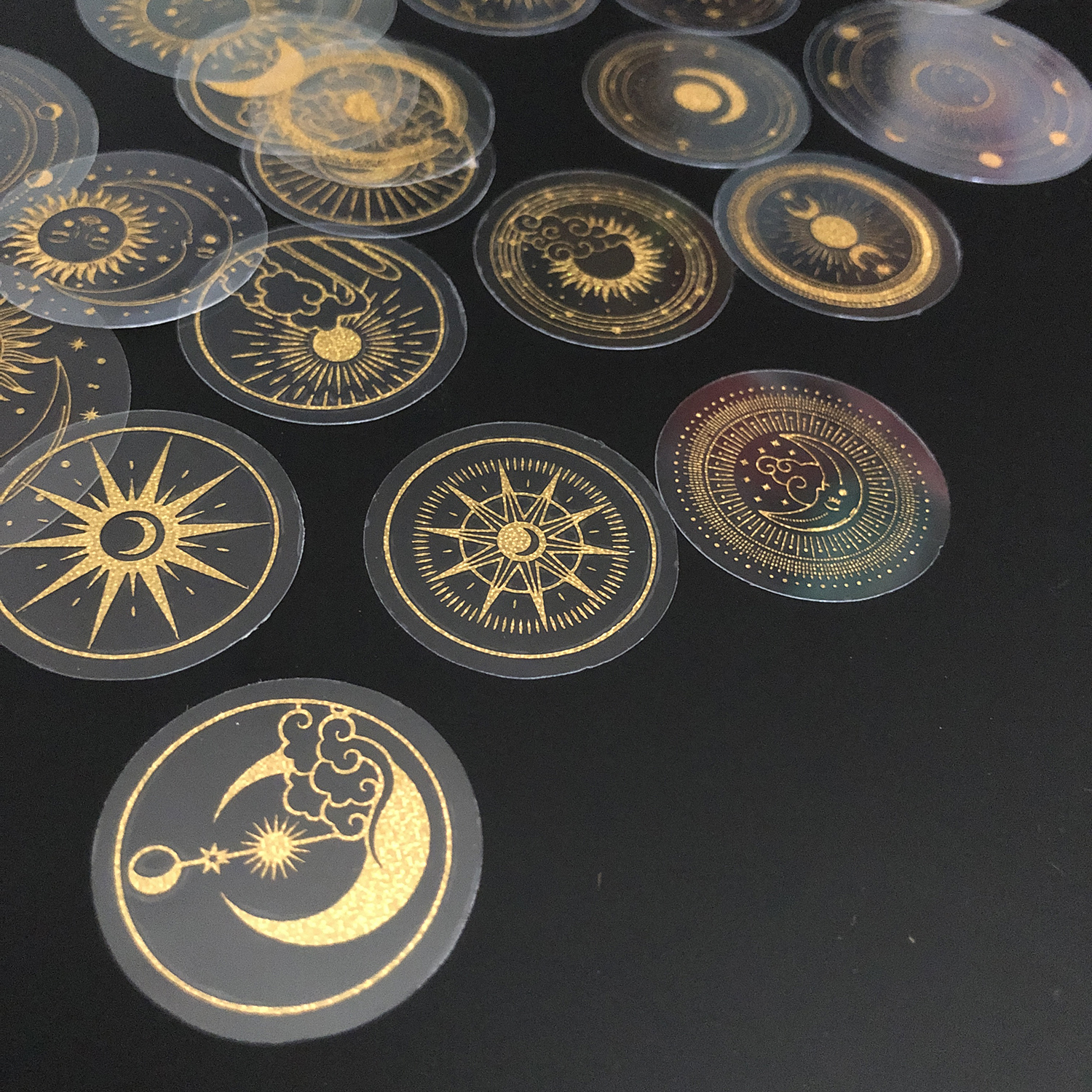 70枚 グリッターゴールドPET粘着ステッカー 防水透明ラベル：サンムーンスターなど