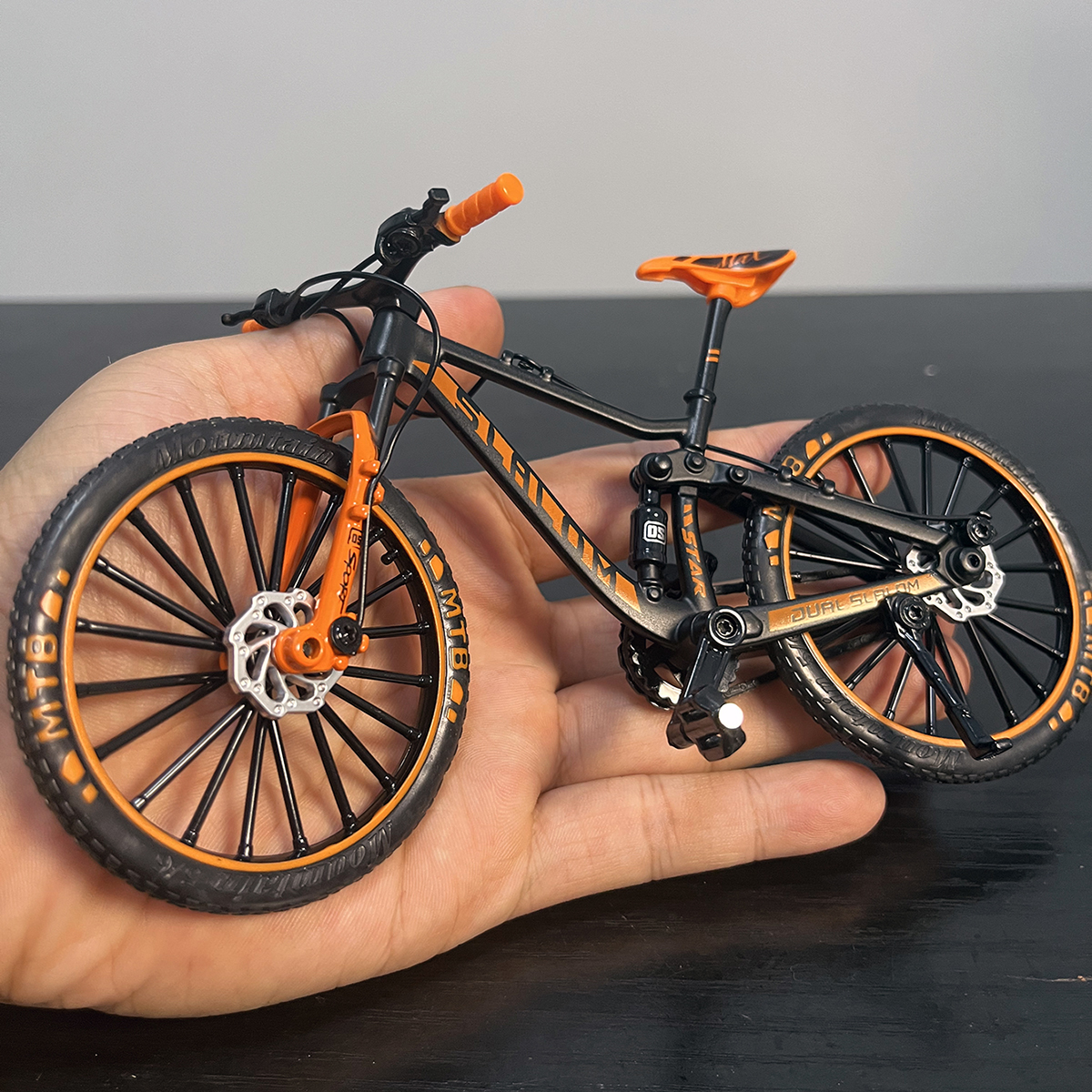 1:10 modelo liga biycle diecast montanha dedo corrida laranja bicicleta em miniatura com absorção de choque simulação adulta brinquedos do menino