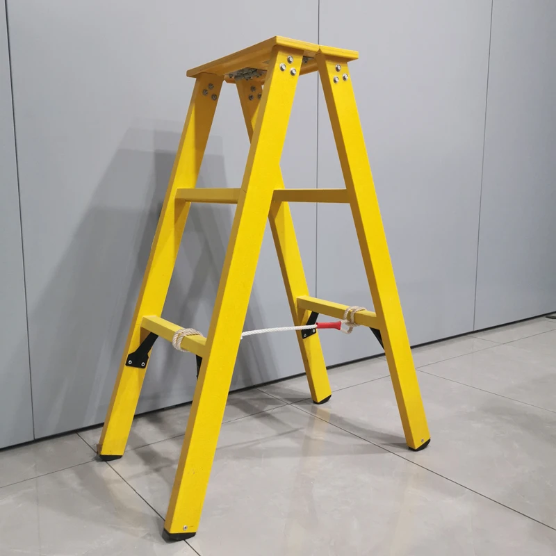 Escalera de espiga con escalera de fibra de vidrio aislada plegable portátil de buena estabilidad con base antideslizante