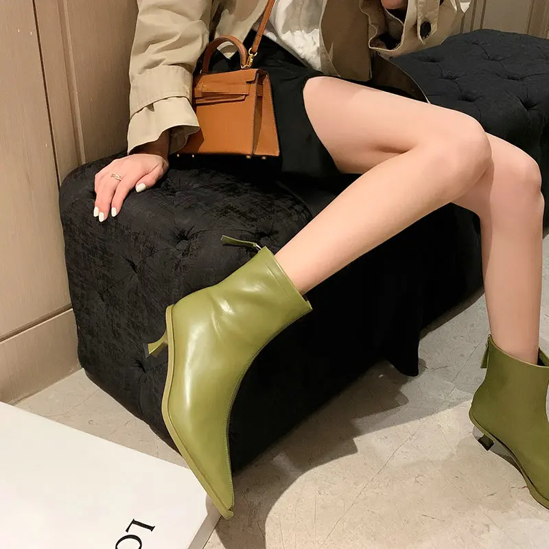 QUTAA-Botines de piel auténtica para mujer, zapatos de tacón alto con punta puntiaguda, informales, color negro, talla 34-43, para otoño e invierno, 2025