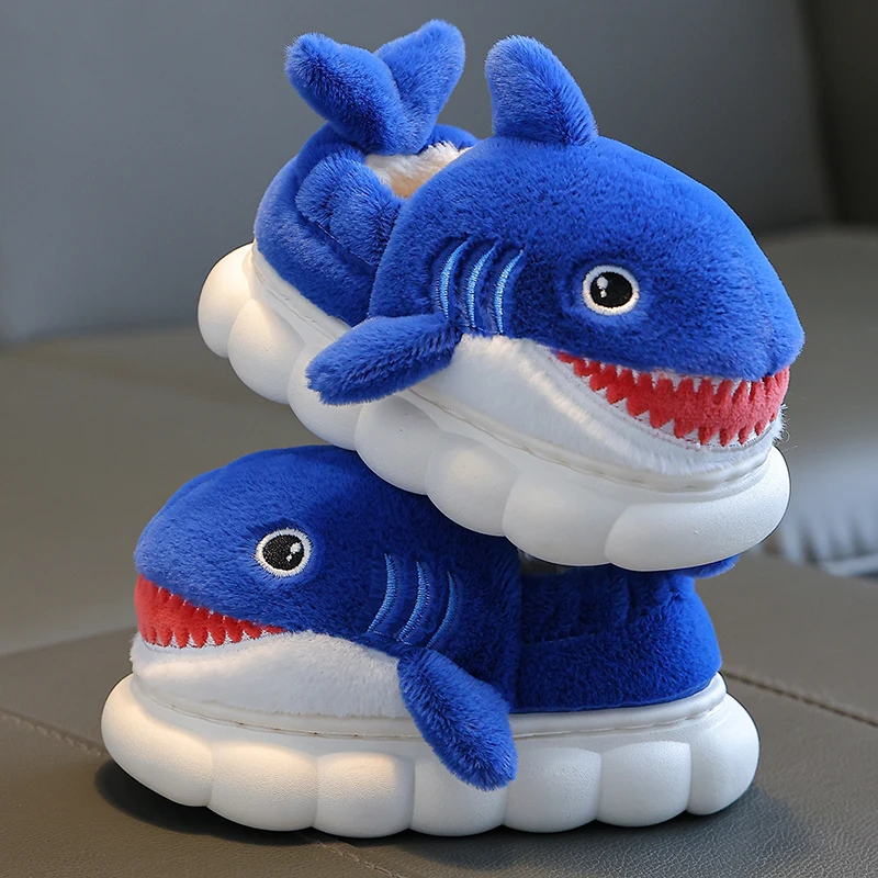 ฤดูหนาวใหม่รองเท้าส้นสูงน่ารักการ์ตูน Shark รองเท้าแตะผ้าฝ้ายเด็กลื่นนุ่มสําหรับเด็กหญิงเด็กชายเด็ก Warm Plush รองเท้า