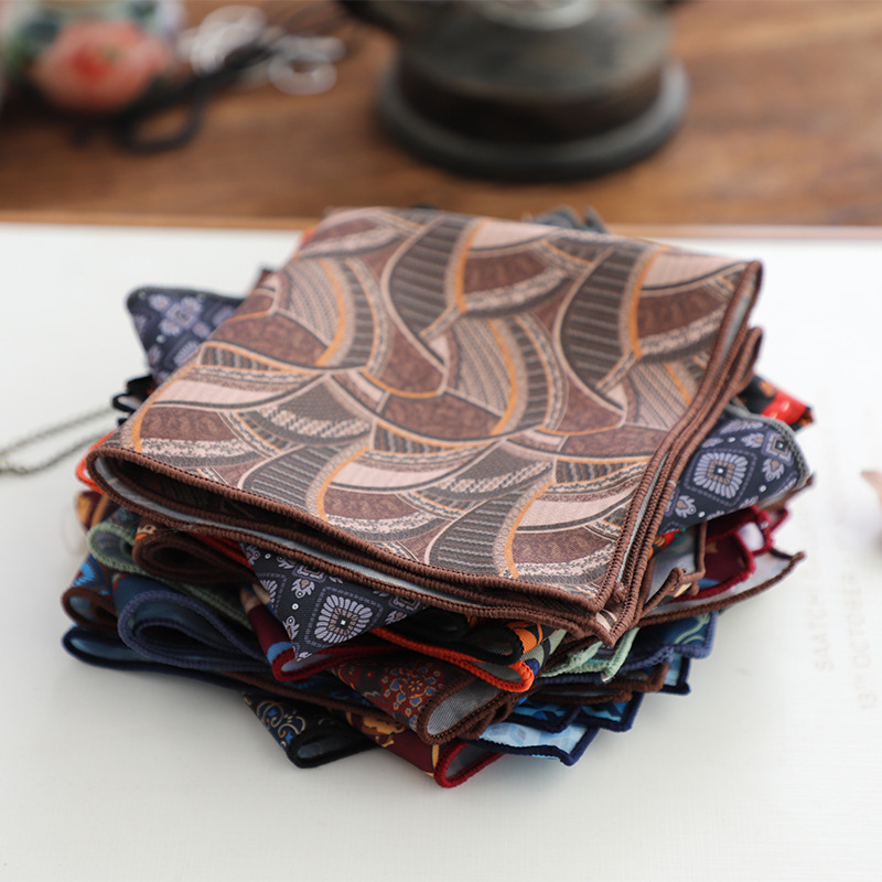 Hongkong ผ้าเช็ดหน้าพิมพ์ลายจุดดอกไม้สไตล์สตรีทสำหรับผู้ชายผ้าเช็ดหน้าสีน้ำตาลเข้มสำหรับผู้ใหญ่ชุดทักซิโด้แบบเป็นทางการ