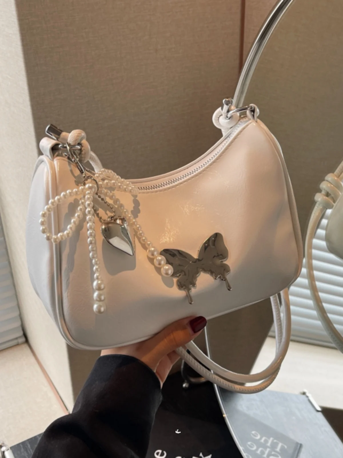カジュアル多用途ハイエンドレディースクロスボディバッグ脇の下ファッショナブルなシングルショルダーバッグトレンディなPUレザーSサイズ