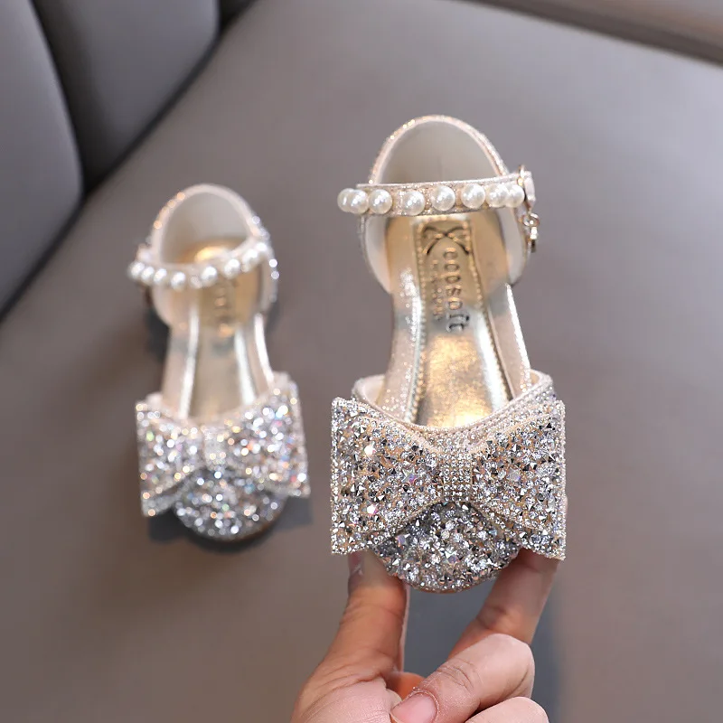 Ainyfu sandálias infantis de lantejoulas, sapatos de princesa com laço doce e strass, moda antiderrapante, sandálias planas com fundo macio para crianças