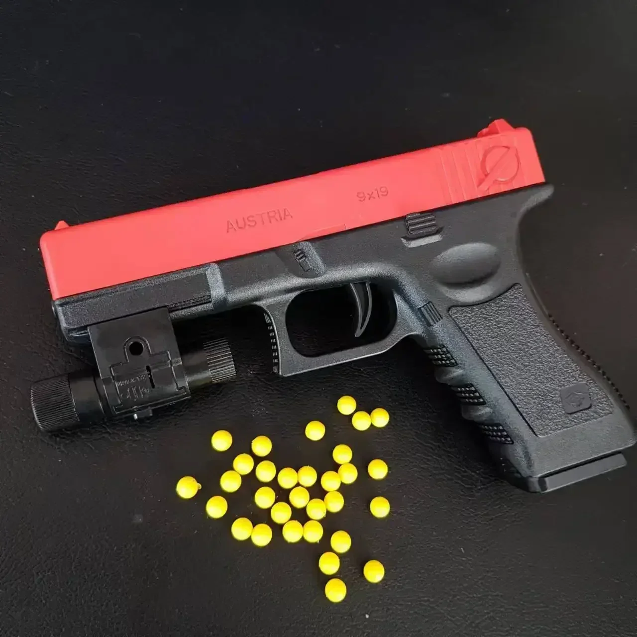 Pistola softair Soft Bullet Pistola giocattolo manuale G17 Rivista inferiore con laser Sport all'aria aperta CS Arma da gioco per bambini Regalo per adulti
