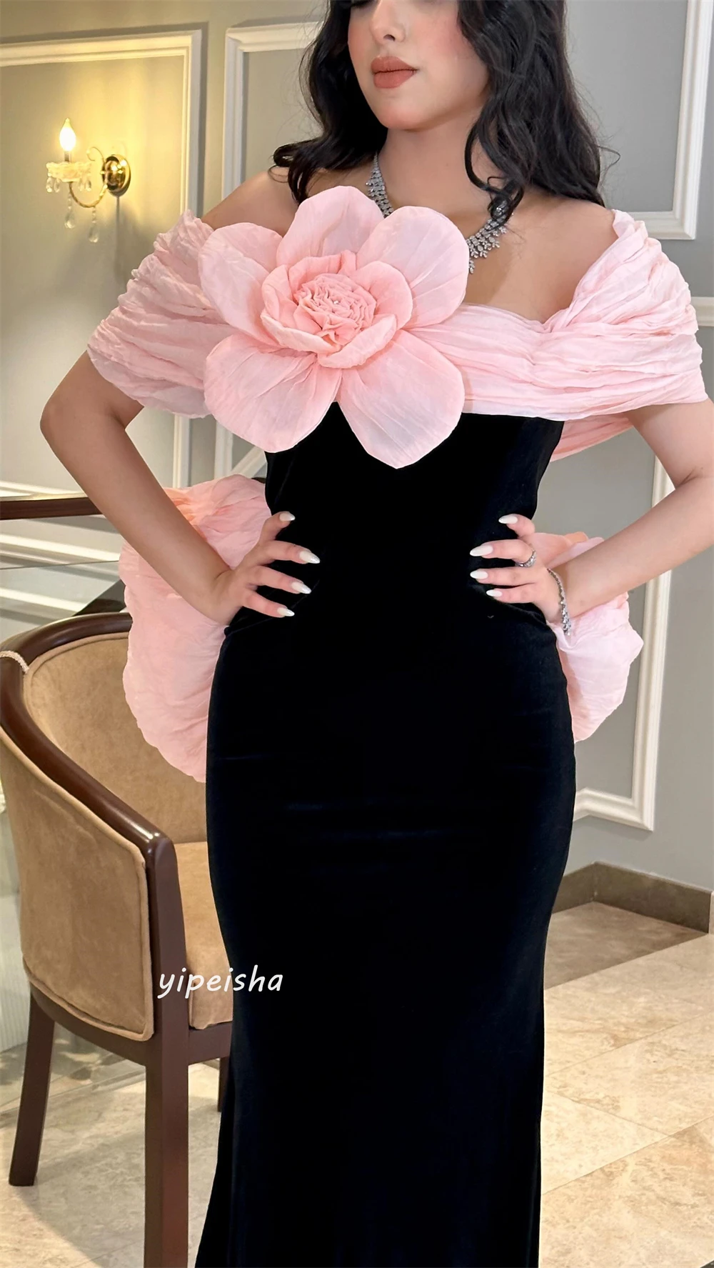 ที่กําหนดเอง Yipeisha คลาสสิกสไตล์โมเดิร์นชุดราตรีปิดไหล่ A-Line ดอกไม้ Bespoke โอกาสชุด