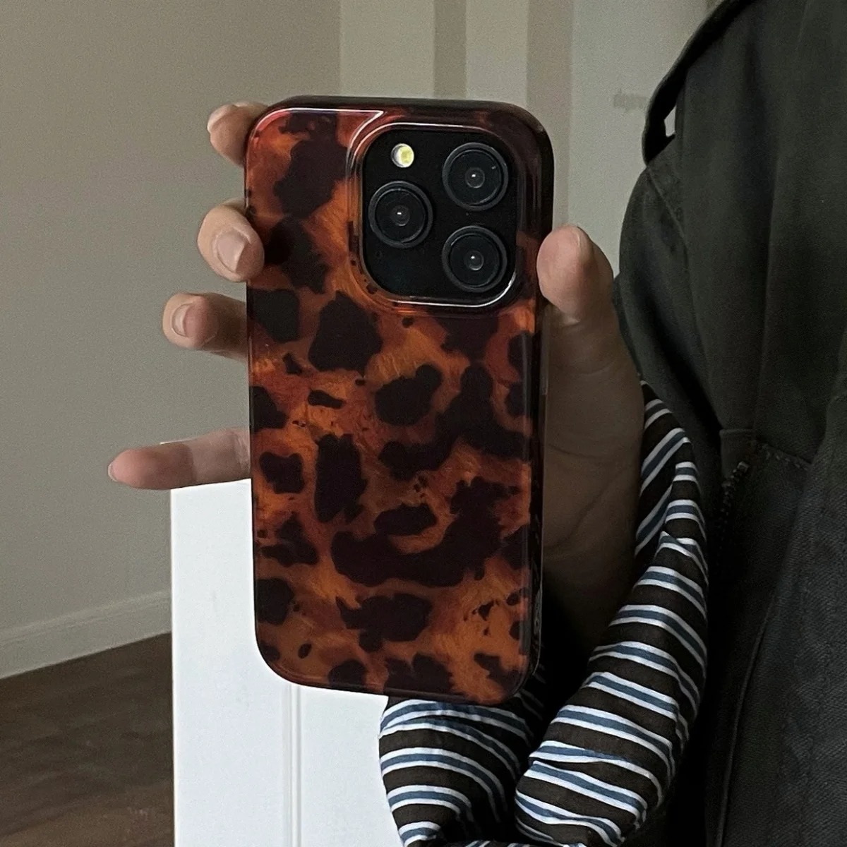Funda de teléfono con textura ámbar Retro láser para iPhone 16 Pro Max 15 14 13 12 11 XS X XR 7 8 Plus elegante funda trasera suave con estampado de leopardo
