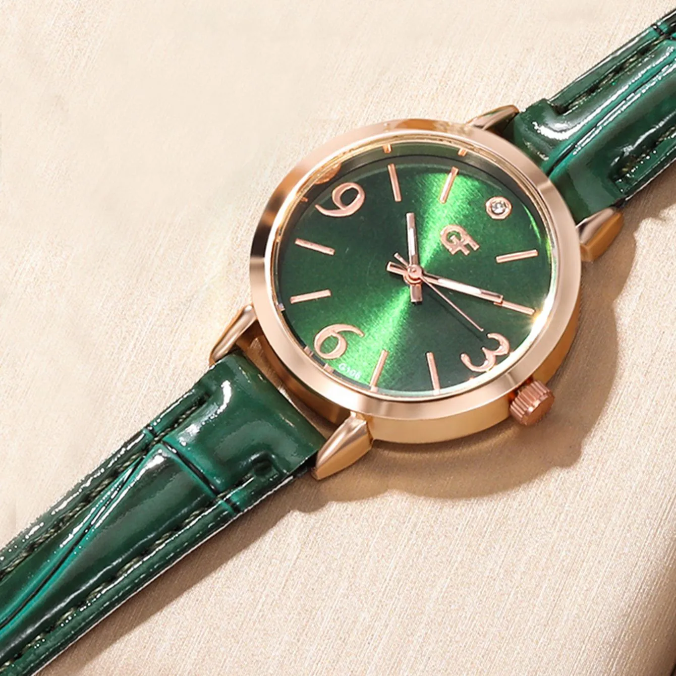 6 Stück neue lxury Liebe Strass Schmuck Damen Ring Halskette Ohrringe Armband Set einfache digitale Lederband Quarzuhr