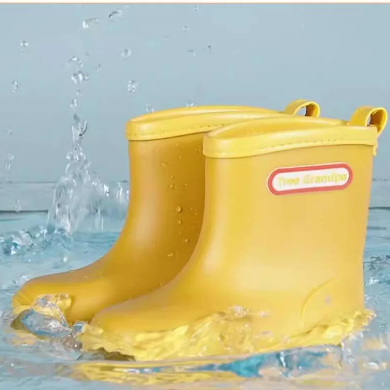 Crianças botas de chuva meninas meninos botas de chuva antiderrapante crianças sapatos de chuva do bebê pvc impermeável meados de bezerro sapatos de água de borracha macia