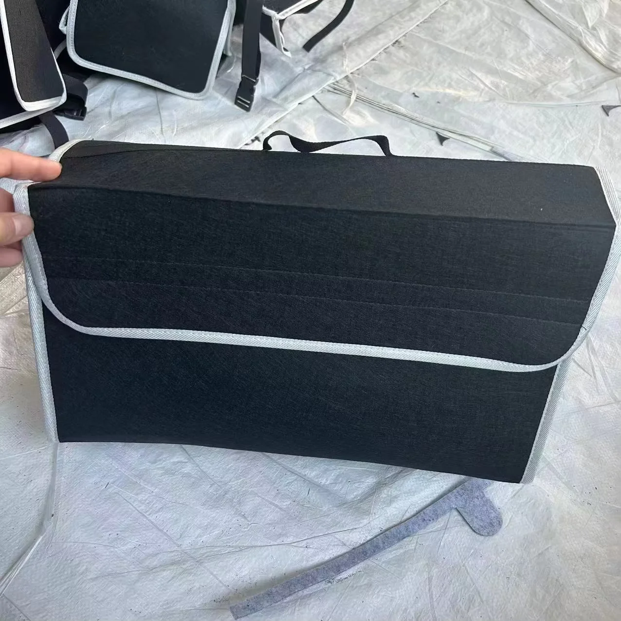 Borsa organizer per bagagliaio di un'auto antiscivolo grigio nero Scatola portaoggetti in feltro morbido multiscomparto per strumenti di avvio e accessori auto