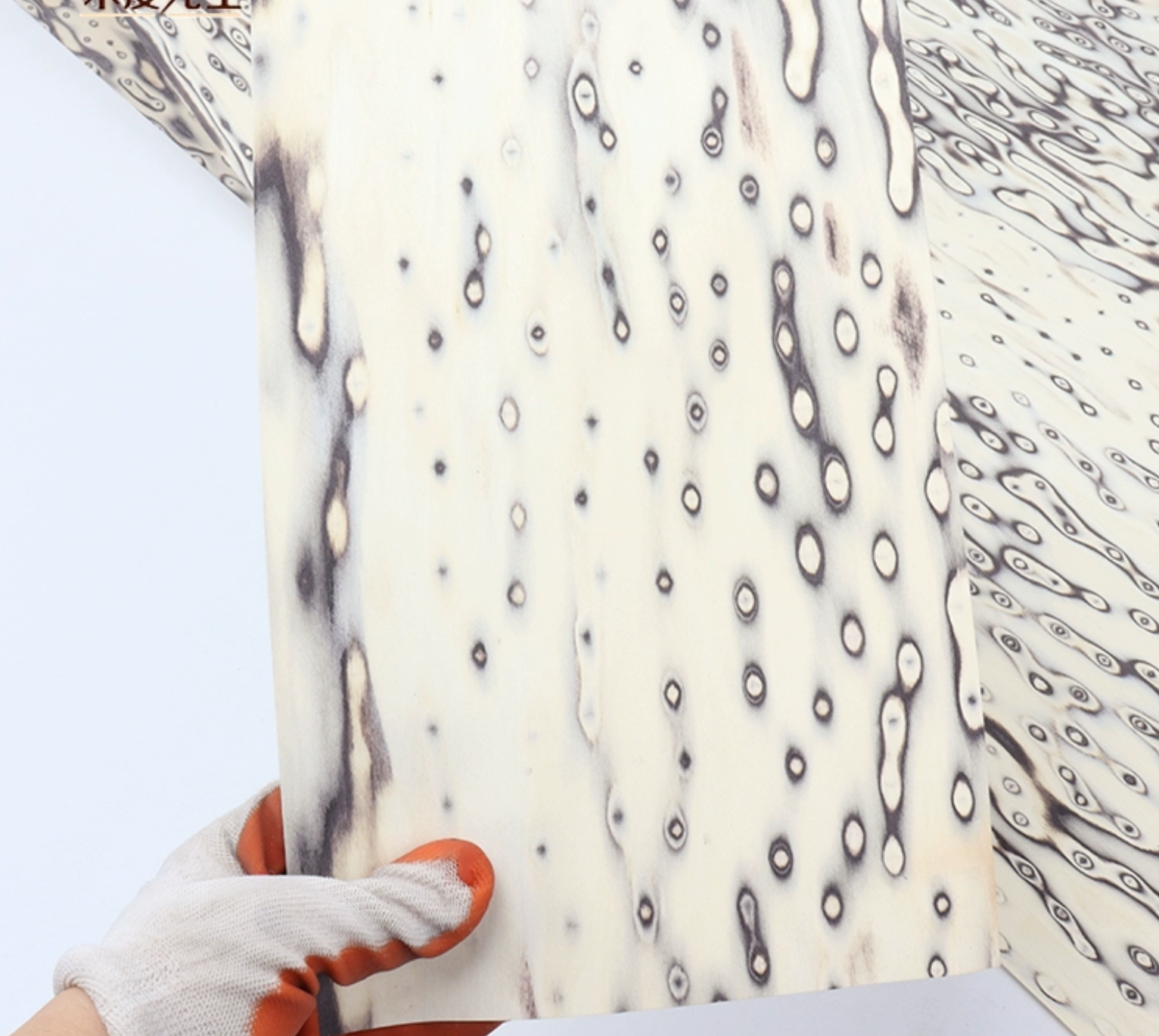 Longitud: 2,5 metros Ancho: 580 mm de espesor: 0,5 mm Tecnología Madera Bola de Lce blanca Chapa de madera de moda de alta gama