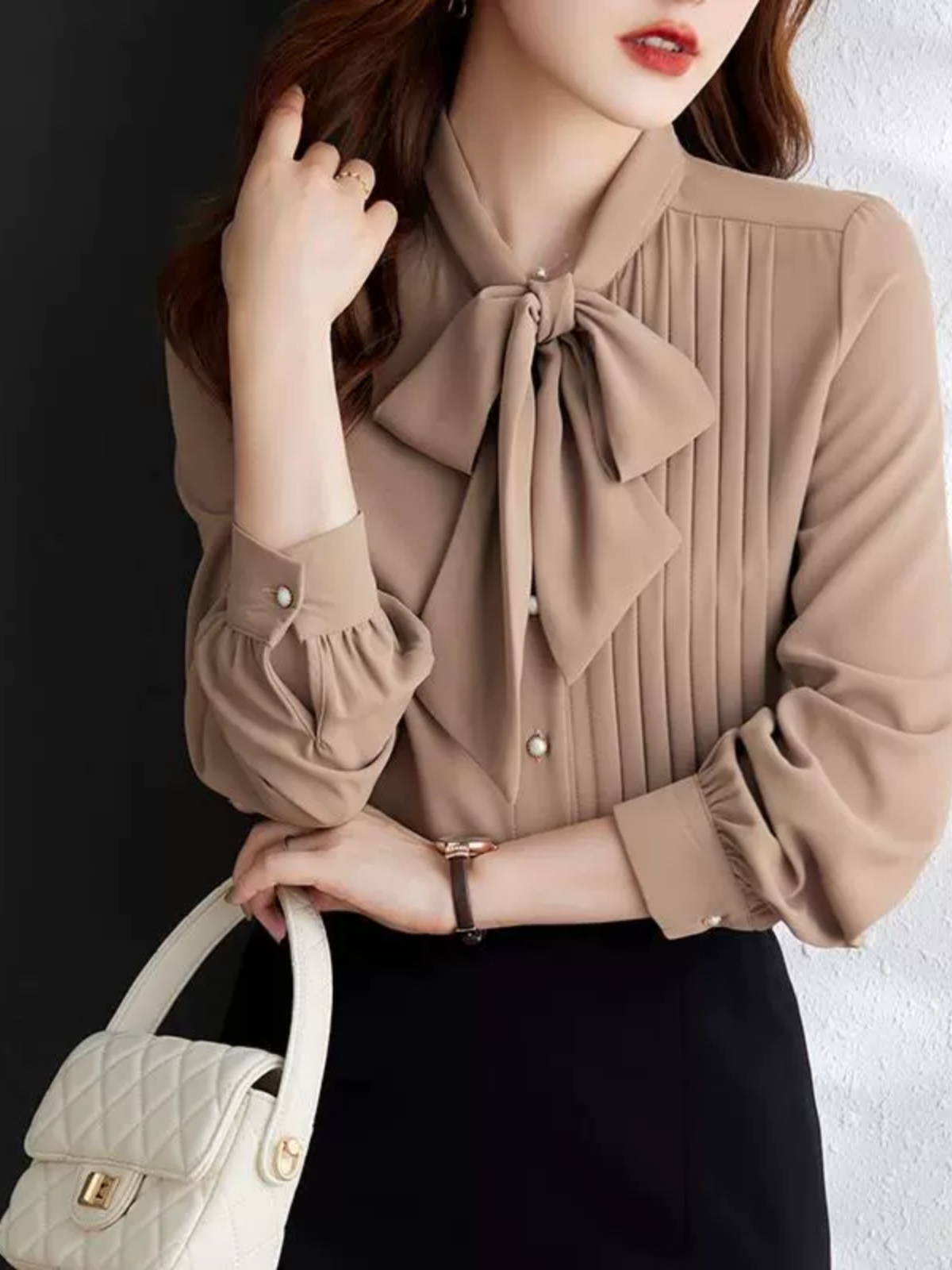 シックなパステルコーヒー長袖シフォンシャツ女性の蝶ネクタイネック珍しいデザイン春秋の新スタイル通勤ポリエステル繊維