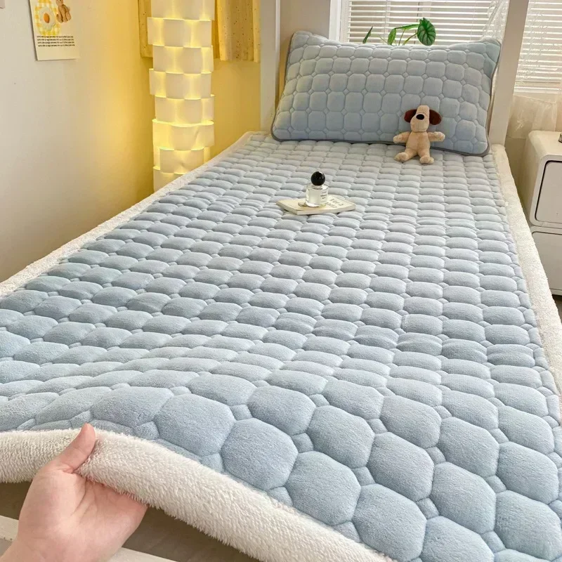 Inverno quente veludo colchão toppers dormitório colcha dobrável tatami tapete fino antiderrapante capa de colchão rainha lençóis capa de cama