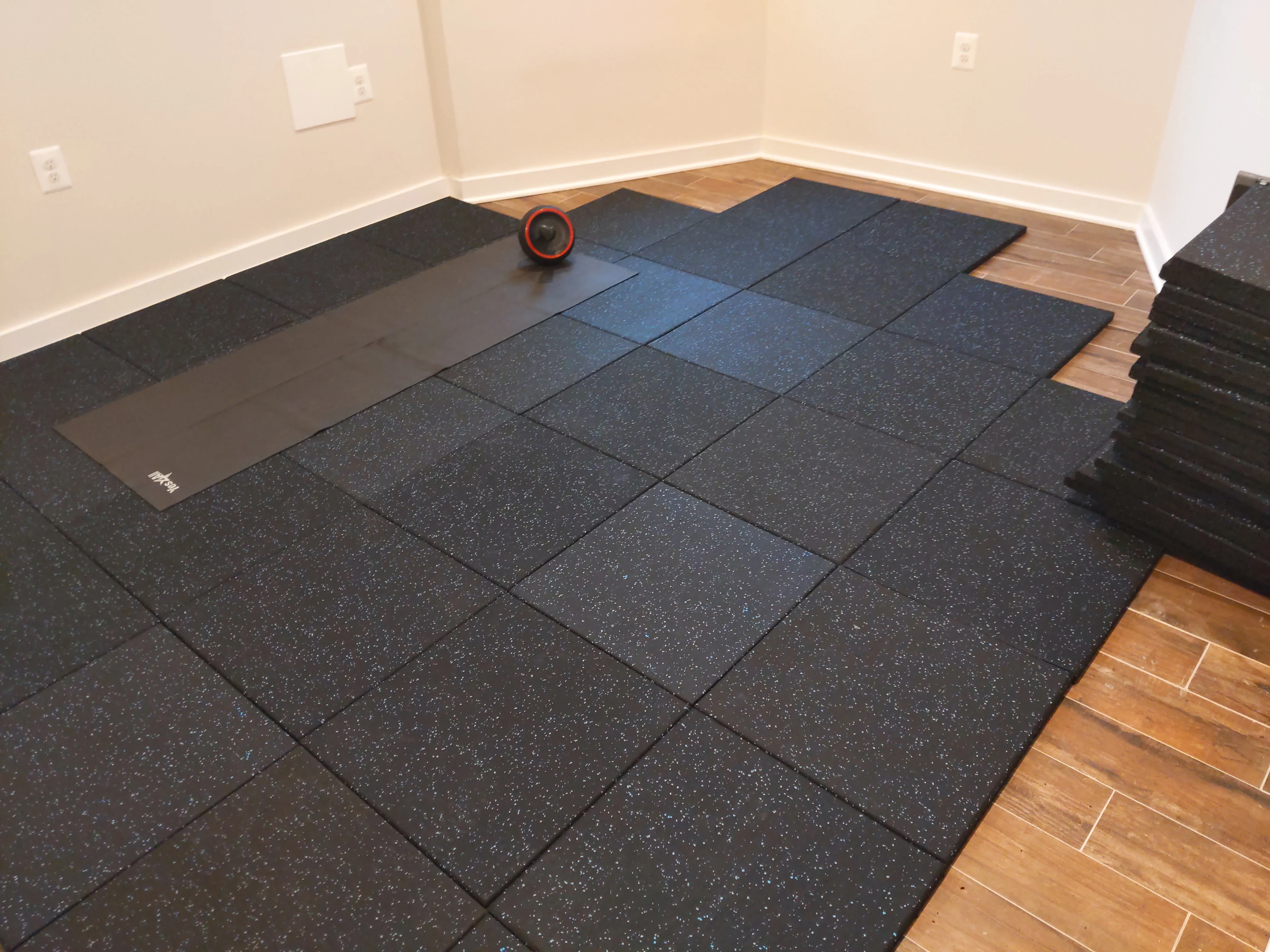 โรงงานที่กําหนดเอง Anti Shock Gym แผ่นรองที่นอน Matt Rubber Gym Floor Mat