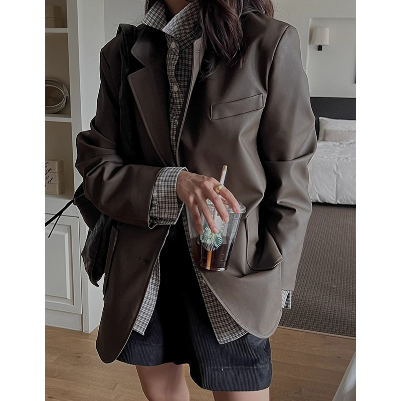 シックな秋冬ショート Pu レザージャケット女性のルーズフィット長袖スーツの襟コート大きなポケットファッショナブルなアウター