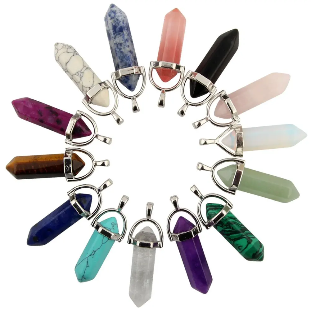 Mutilcolor 10 Stück kugelförmige Heilung spitze Chakra-Anhänger Sugilith-Quarzstein-Charm, Randow-Farbe für die Herstellung von Halsketten