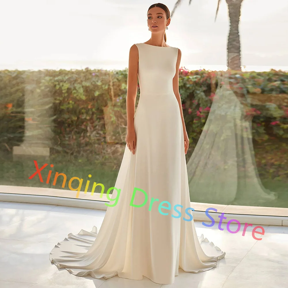 Abiti da sposa personalizzati in jersey con scollo a O in avorio puro con abiti da sposa senza maniche in cristallo con pieghe minimaliste e strascico aperto sul retro