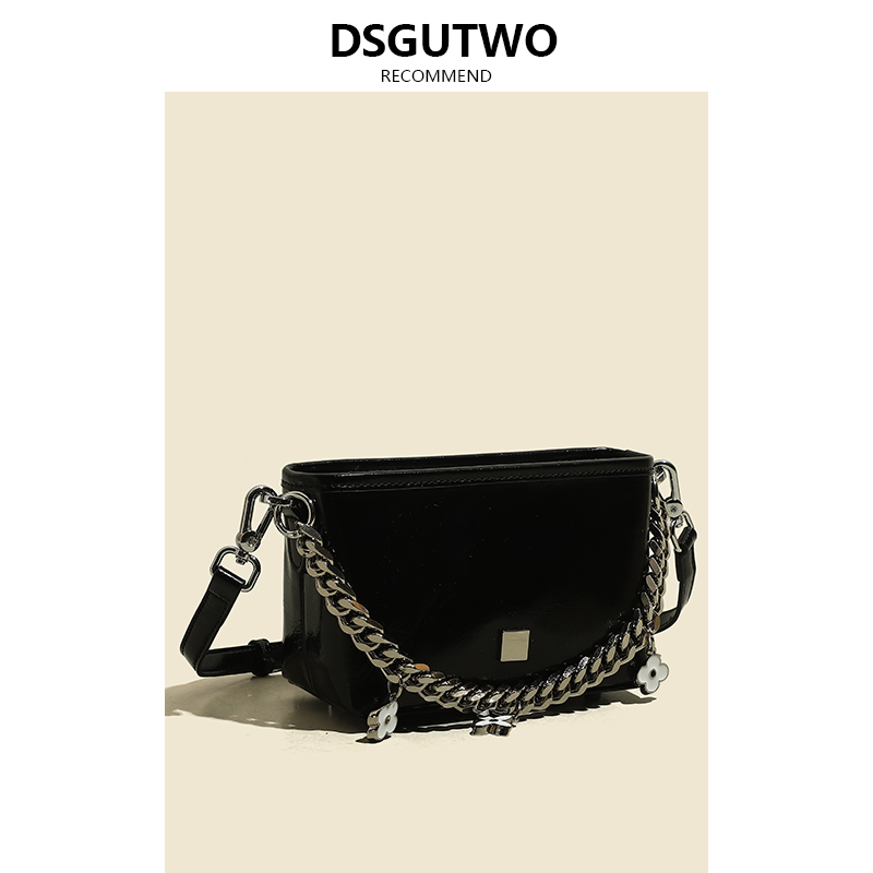 DSGUTWO Semi-Circular Saddle Bag Women's Fashion Chain Bag 2024 New Sle Cool Trendy Crossbody Bag High-End Sensation