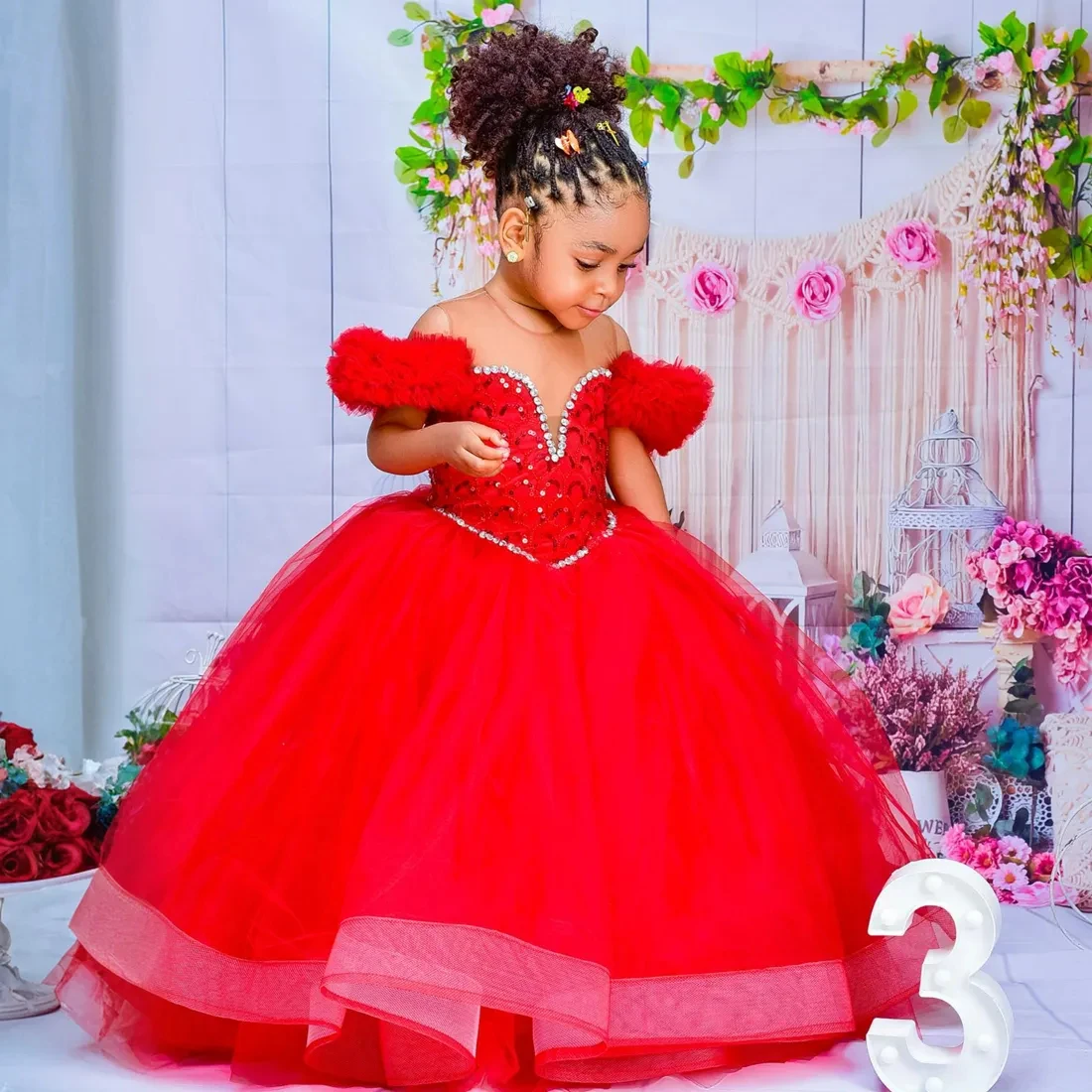 ดอกไม้สีแดงสาวชุด SHEER คอจีบ Ruffles ฉัตร Tulle Gowns สําหรับงานแต่งงานเด็กชุดวันเกิด First Communion