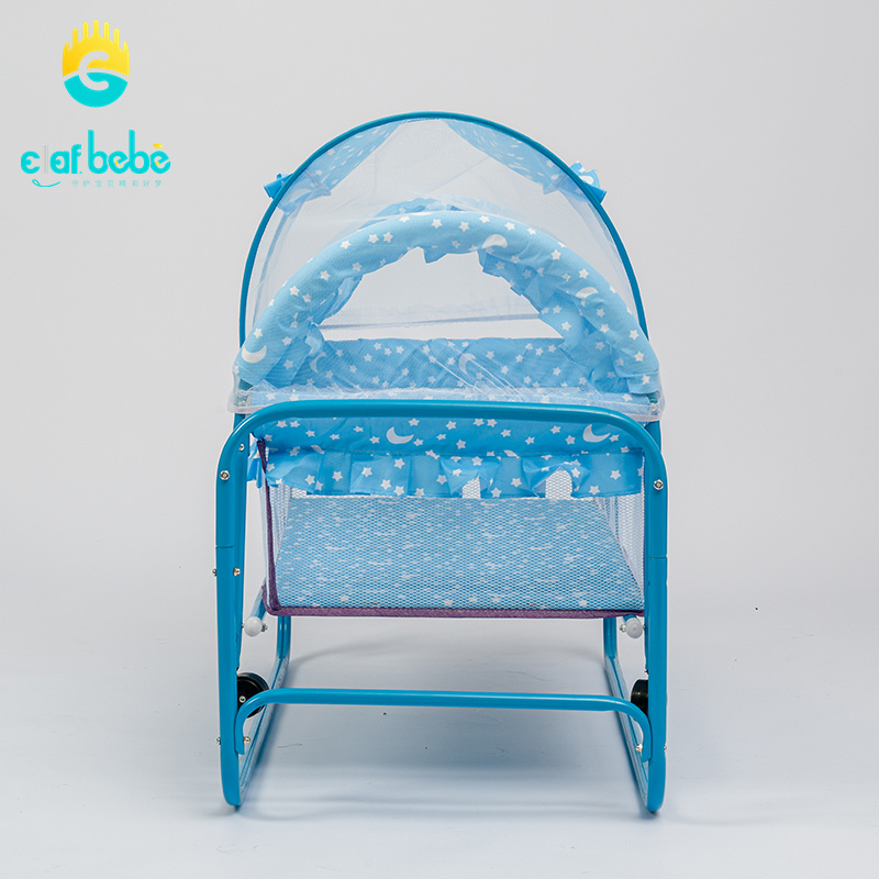 Hochwertiges faltbares Multifunktions-Babybett mit großer Wippe