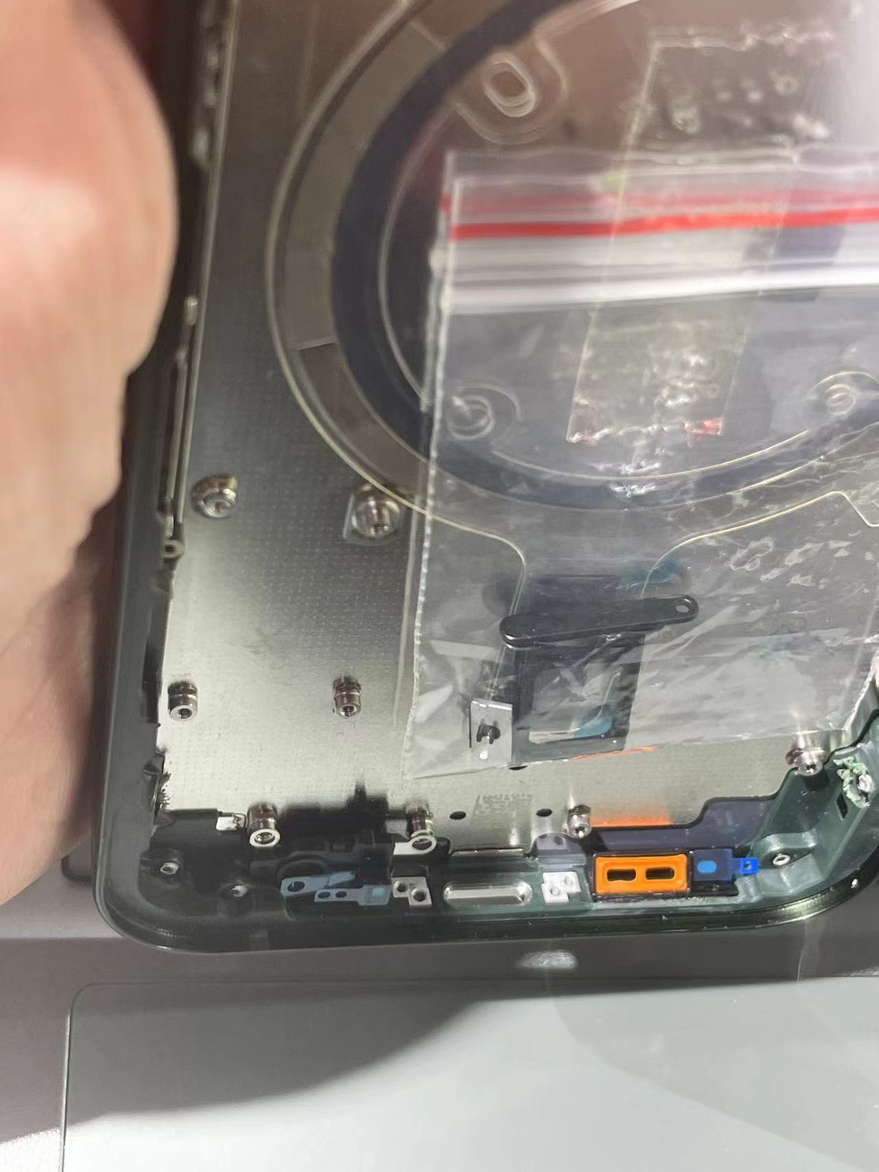 Оптовая продажа по индивидуальному заказу клиента: корпус 13, заднее стекло, кнопкой и лотком для SIM-карты, с магнитом и сеткой.