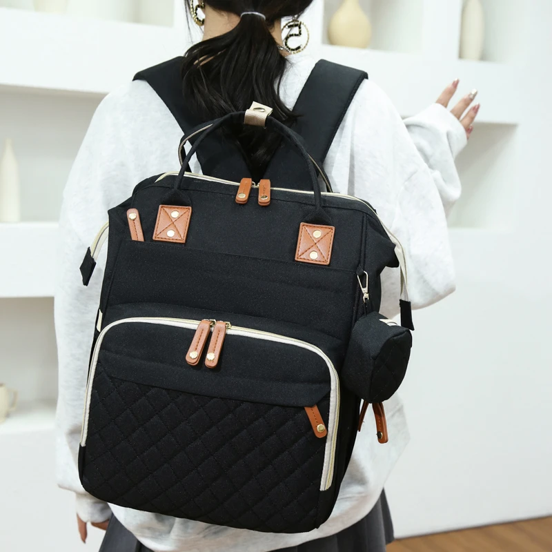 Large capacity women's backpack with multiple compartments for storing milk, portable thermal insulation compartment for travel