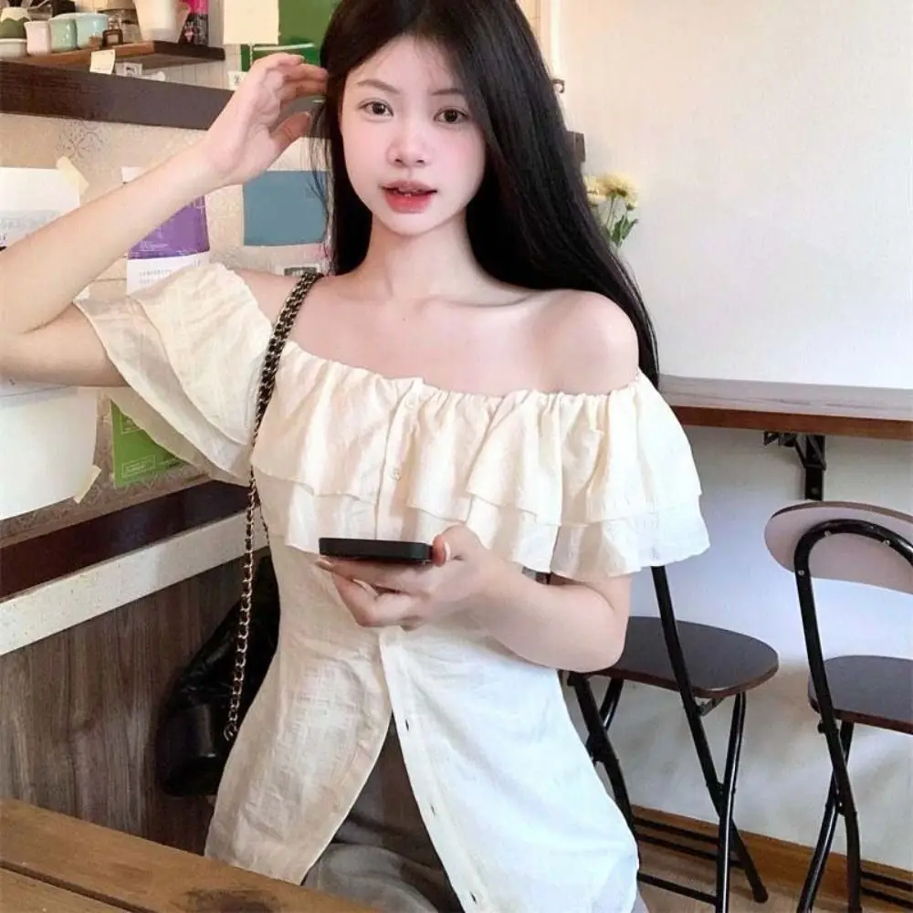 Kaus Atasan Bahu Terbuka Leher Perahu Manis Kaus Pendek Krem Ruffle Atasan Lengan Pendek Y2K Gaya Ins Tipis Clue