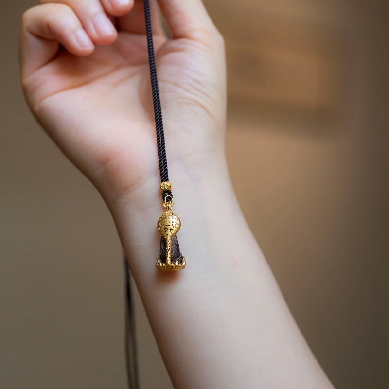 Xiaohongshu mesmo estilo portátil buda amuleto pingente colar premium high-end luz nicho de luxo acessório versátil de alta qualidade