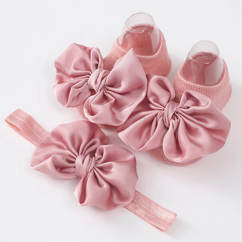 Conjunto de 2 uds de calcetines con diadema y lazo para bebé, diadema elástica con lazo de Color sólido para niñas pequeñas, turbante, calcetines suaves antideslizantes, accesorios para niños