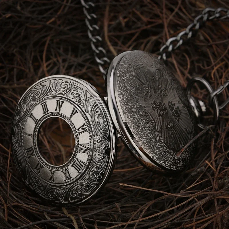 นาฬิกาพ็อกเก็ตวินเทจโบราณโรมันควอตซ์ Steampunk นาฬิกาพ็อกเก็ตสีดํา Hollow Out จี้นาฬิกาสร้อยคอสร้อยคอผู้ชายของขวัญ