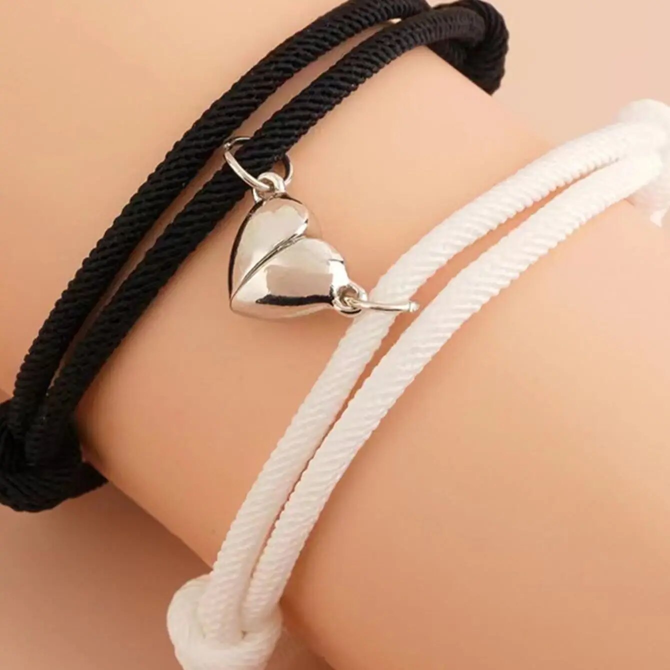 블랙 화이트 핸드 로프 러브 마그네틱 커플, 좋은 친구 좋은 형제 파티, 학생 여행 패션, 우아한 실버 뮬, 2 피스 컬러