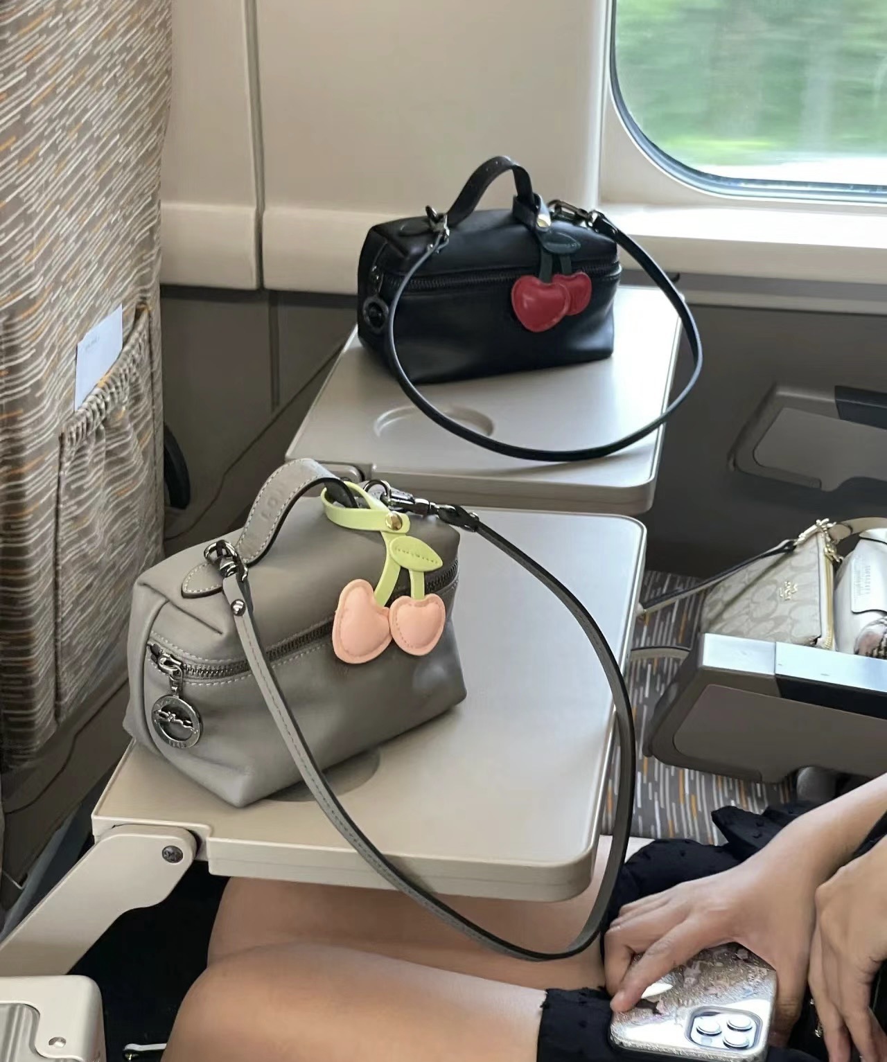 여성 키 체인 체리 펜던트 첼시 크리 에이 티브 가방 Schoolbag 사랑 가죽 가방 매력 액세서리 빈티지 다목적 가방 키 체인