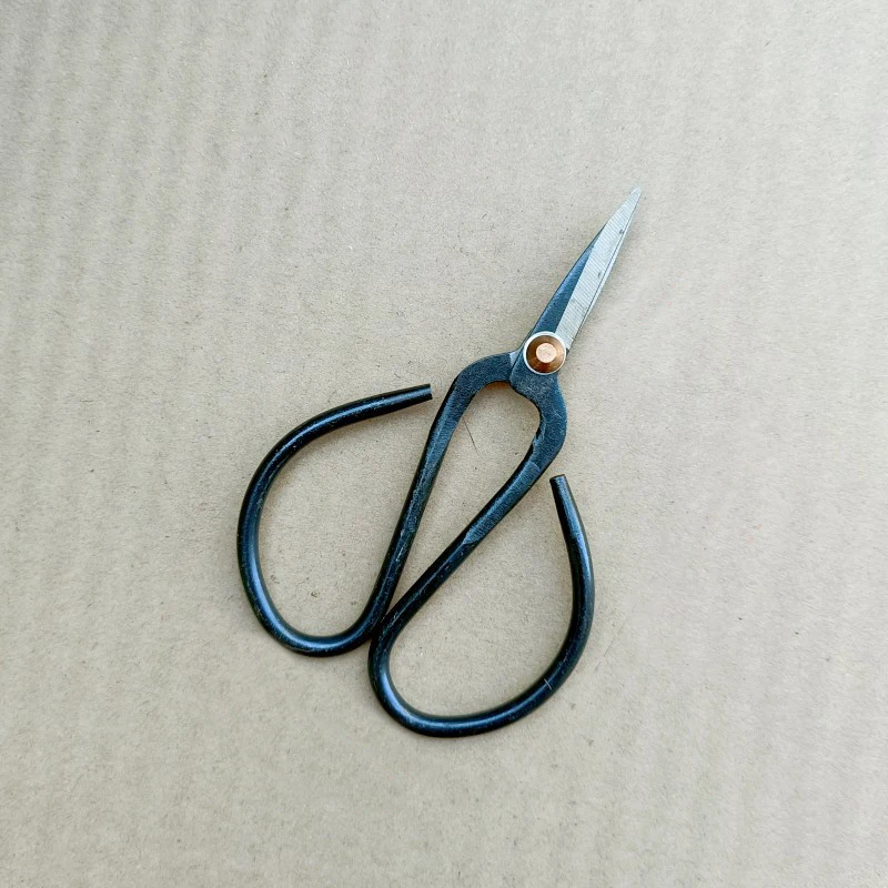 Classical style iron forging flange scissors for kitchen household and Garden Use iron wire scissor