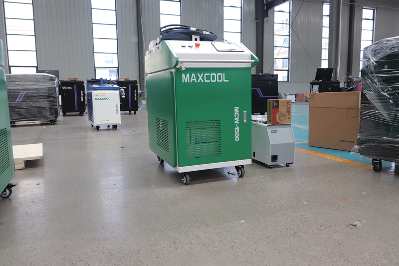 Raycus 1500W Laser Welding Machine 4 in 1 Fiber Laser Welding Cleaning Cutting Machine Portable Handheld Laser Welder For Metal