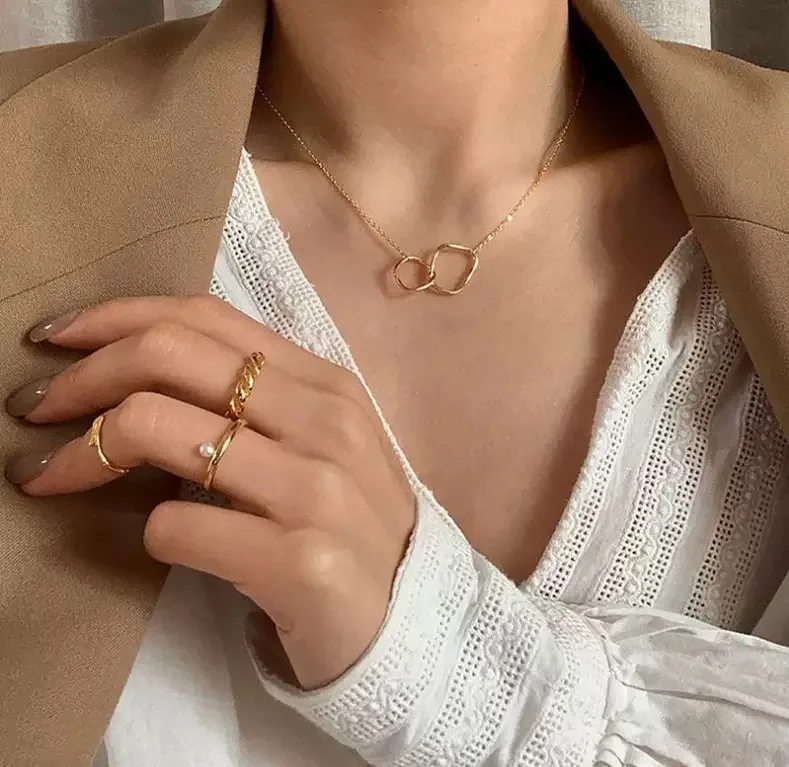 Nuevo collar de mariposa brillante para mujer, exquisito collar con colgante de cadena de clavícula de doble capa, regalo de joyería de moda