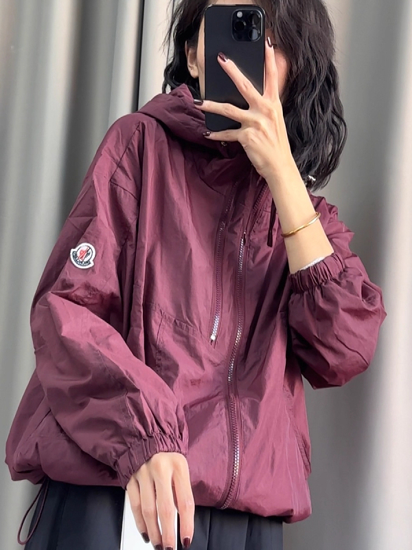 Jaqueta Fena Plus Size com Capuz Solta e Proteção Solar, Disfarça Imperfeições e Modela o Corpo, Estilo Esportivo para Ou...