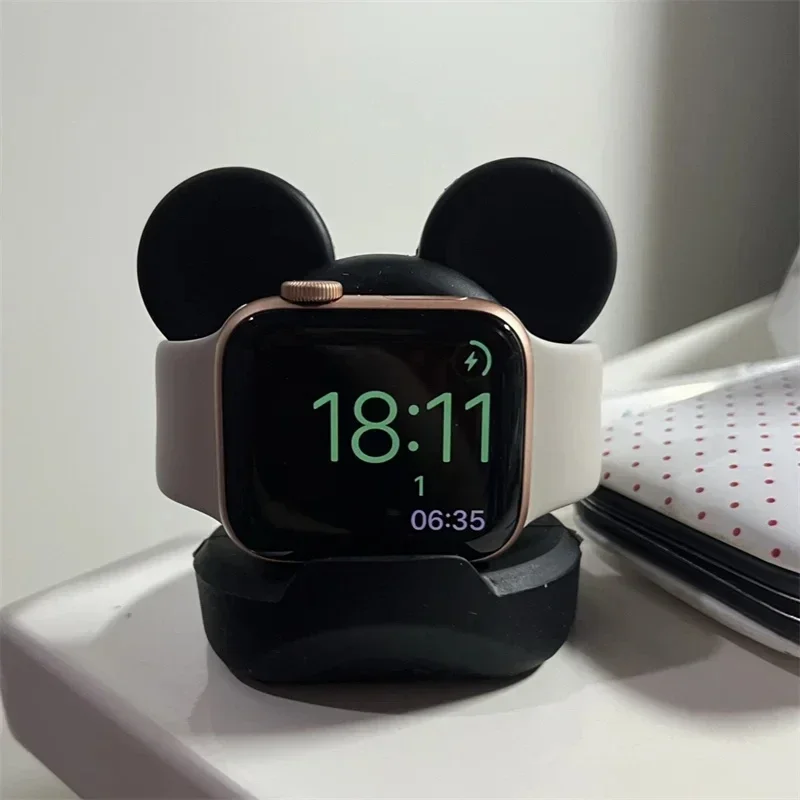 Disney Supporto da tavolo per Apple Watch Serie 10 9 8 7 6 SE 5 iWatch caricatore in silicone 45mm 44mm 42mm 41mm 40MM Orologio chargr stand
