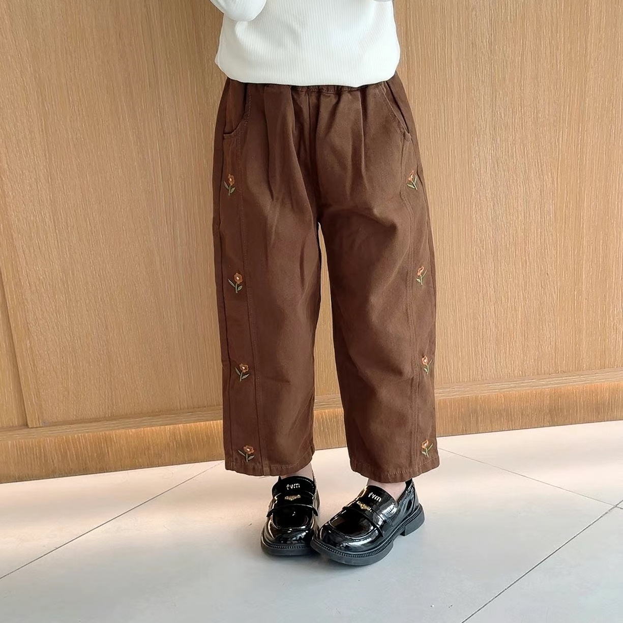 Pantalones informales de otoño 2025, pantalones de algodón con bordado de flores para niñas de 2 a 6T, pantalones para bebés