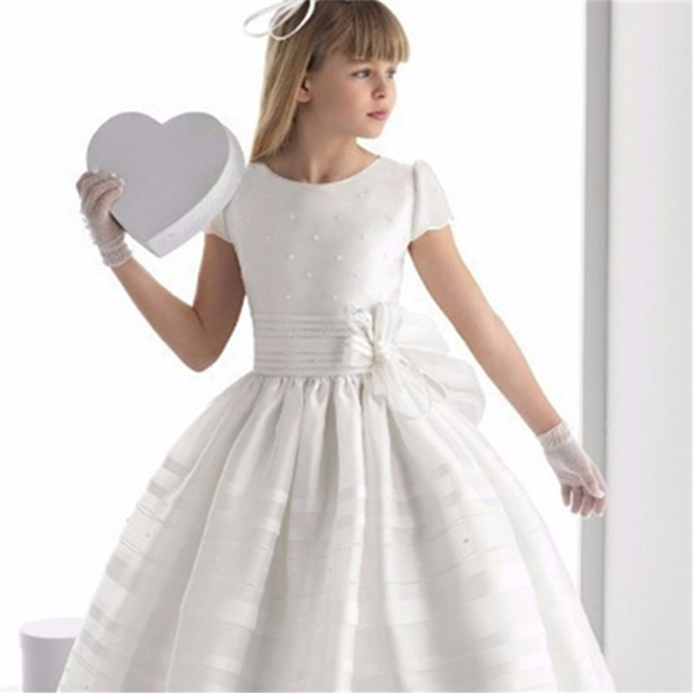 Witte zachte satijnen parels elegante meisje eerste communie jurk concert bruiloft korte mouwen junior bruidsmeisje jurk