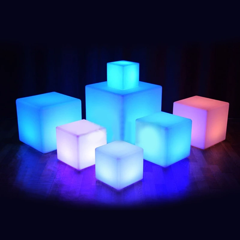 กิจกรรมปาร์ตี้กลางแจ้งตกแต่ง LED Luminous Cube สตูลกันน้ําเก้าอี้สําหรับ DJ Bar งานแต่งงานวันเกิดคริสต์มาส