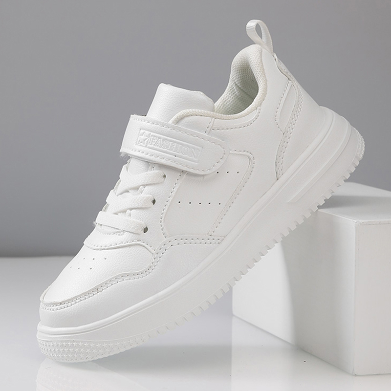 Sapatilhas de couro confortáveis para meninos e meninas, sapatos baixos infantis, calçado preto e branco, antiderrapante, caminhada escolar, crianças