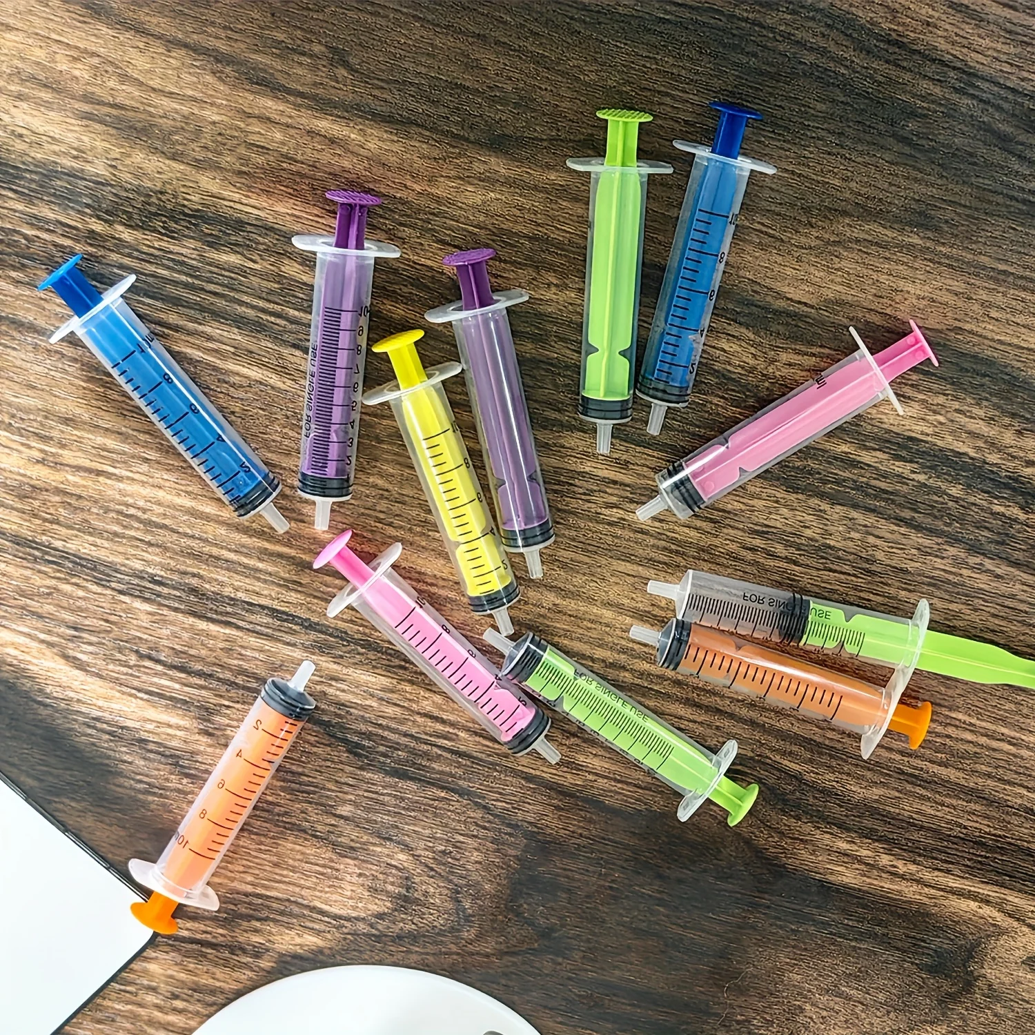 6 peças de seringa colorida de 10ml com tampas, adequada para cola, distribuição e medição de líquidos, alimentação de alimentos para animais de estimação, recarga