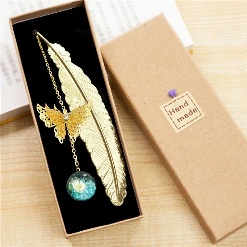 Marcapáginas de plumas de Metal de estilo chino, marcapáginas creativo de flores secas inmortales, hoja de mariposa, regalo del Día del Maestro, 1 ud.