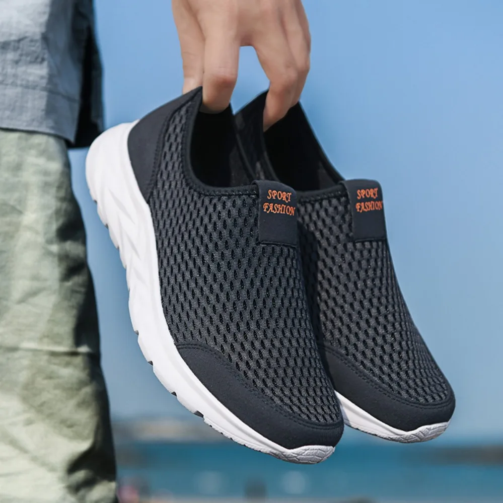 Scarpe da ginnastica da uomo in mesh traspirante Scarpe casual da uomo Mocassini antiscivolo di grandi dimensioni da esterno Scarpe da tennis maschili leggere da passeggio