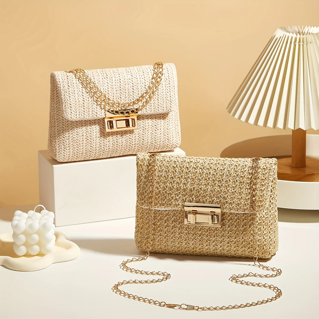 Bolsa de ombro feminina tecida à mão de palha, bolsa crossbody de cor sólida da moda com fecho de bloqueio