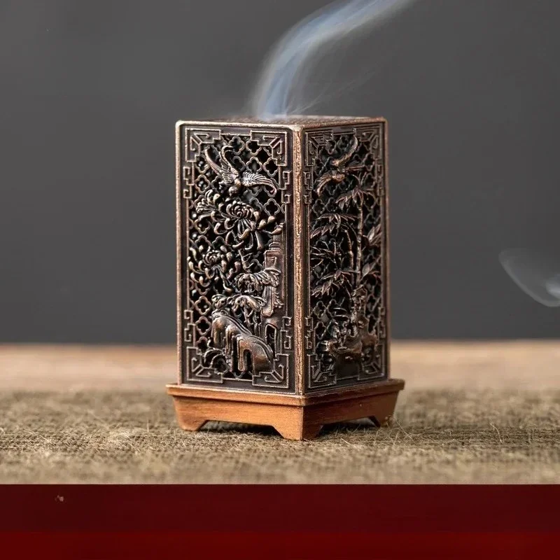Bruciatore di incenso verticale quadrato Piccolo porta incenso in lega Xiangyun Aromaterapia per interni Ornamento per la casa Bruciatori di incenso di prugna cinese