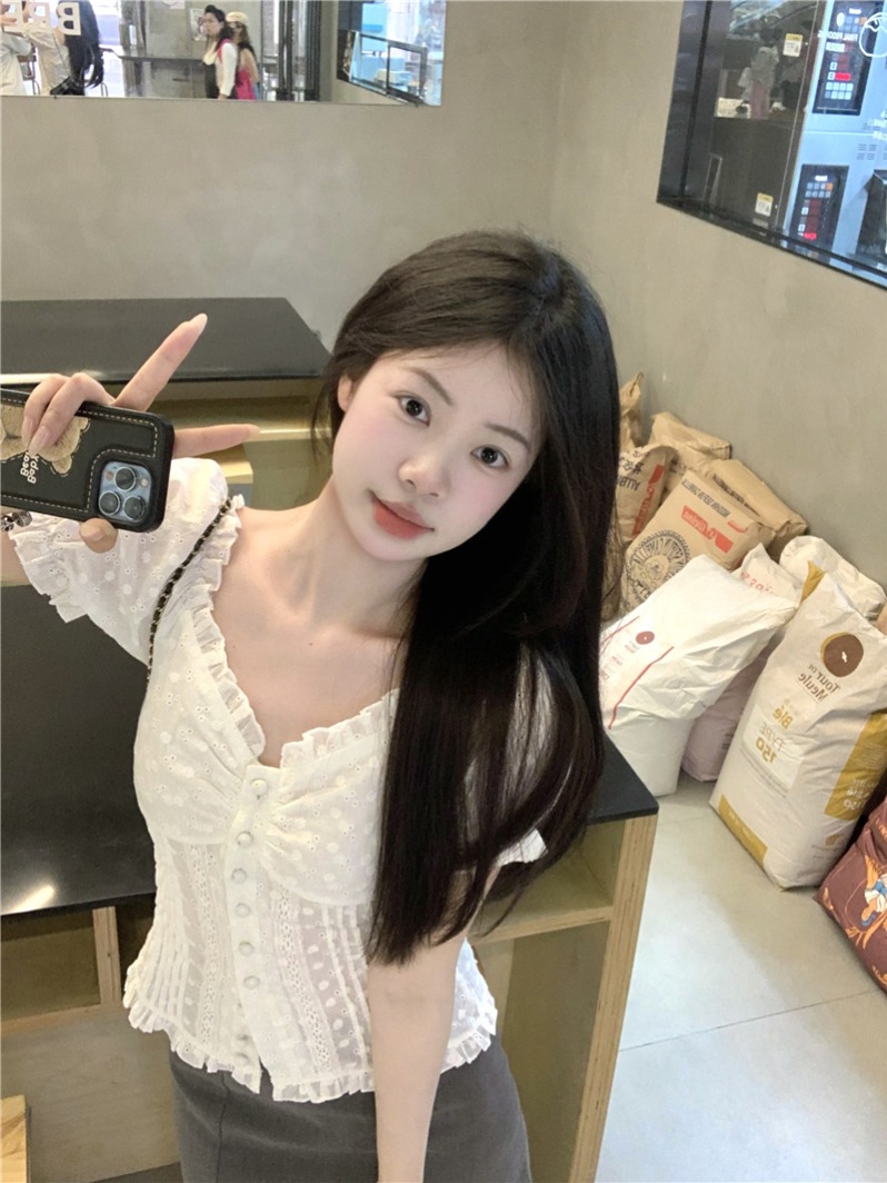 Csa Fena de Verão com Manga Curta Bufante, Renda Bordada, Ombro Único, Ajuste Slim, Estilo Casual para o Dia a Dia, De...